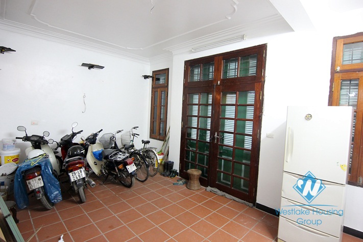 Lovely house with 6 bedrooms on the lakeside of Westlake Tay Ho